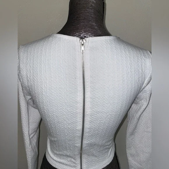 Long Sleeve Crop Top - Picture 11 of 14